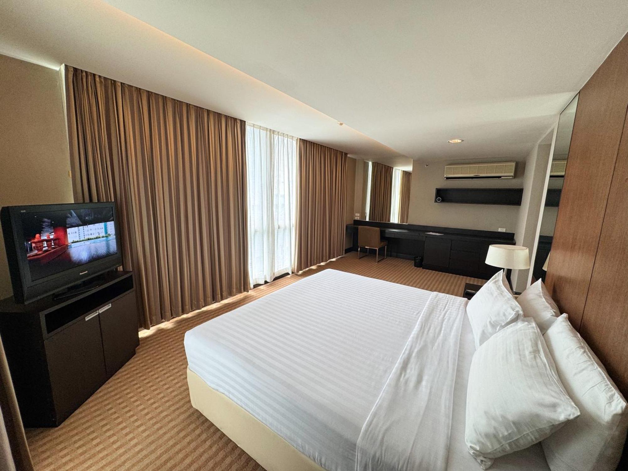 The Narathiwas Hotel & Residence Sathorn Bangkok Eksteriør billede