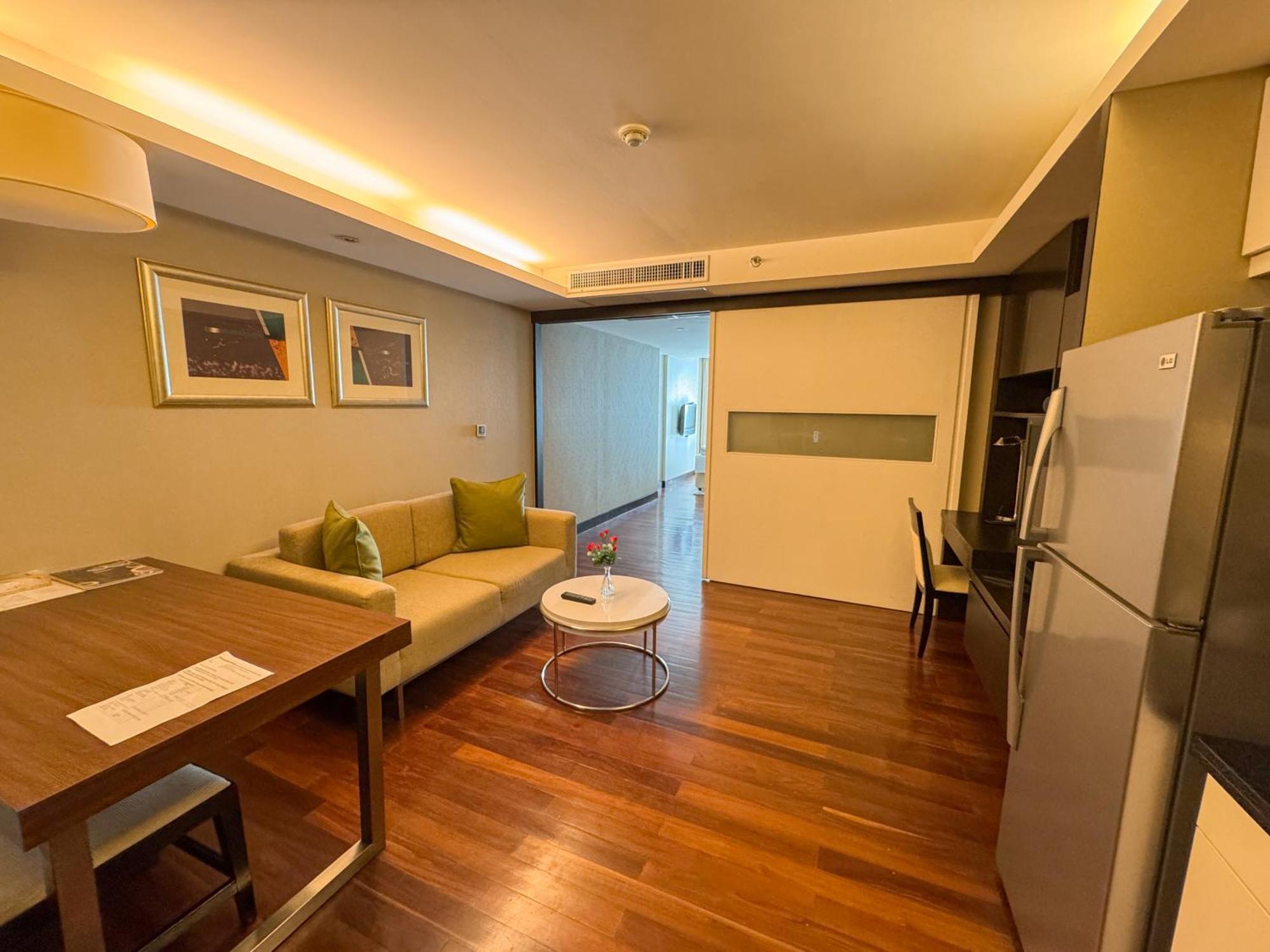The Narathiwas Hotel & Residence Sathorn Bangkok Eksteriør billede