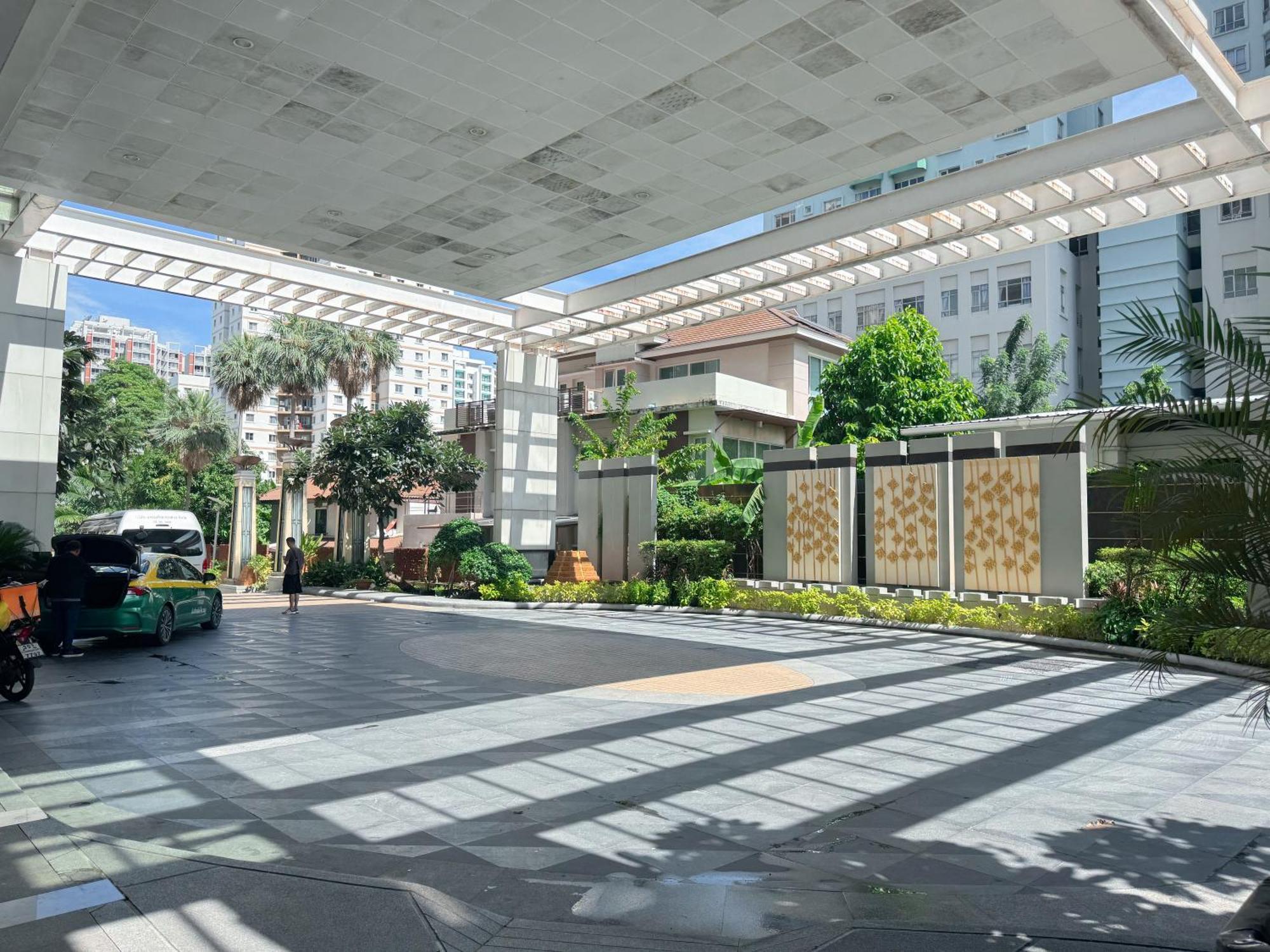 The Narathiwas Hotel & Residence Sathorn Bangkok Eksteriør billede